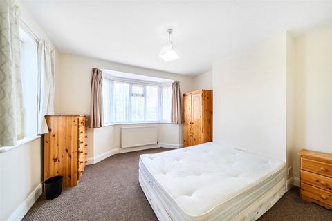 3 bedroom bungalow for sale, Clammas Way, Uxbridge