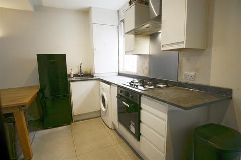 2 bedroom flat to rent, 2-Bed Flat To Let on Frenchwood Street, Preston