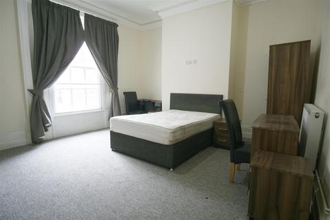 2 bedroom flat to rent, 2-Bed Flat To Let on Frenchwood Street, Preston