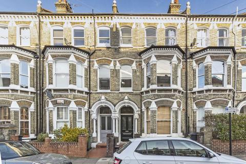 3 bedroom flat to rent, Mayflower Road, London SW9