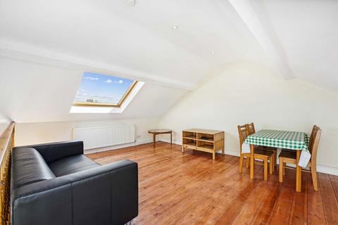 3 bedroom flat to rent, Mayflower Road, London SW9