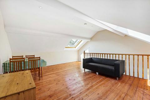 3 bedroom flat to rent, Mayflower Road, London SW9