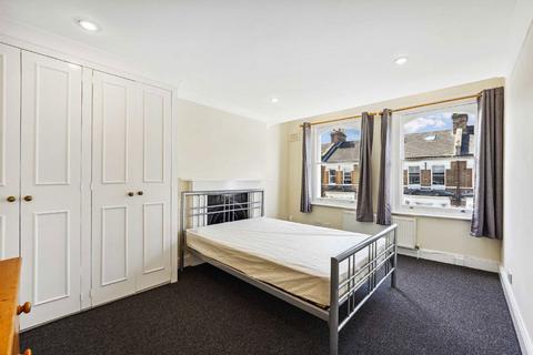 3 bedroom flat to rent, Mayflower Road, London SW9