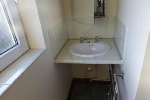 2 bedroom flat to rent, Carmarthen, Carmarthenshire,