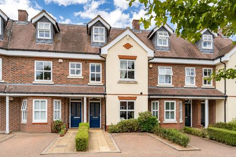 4 bedroom house for sale, Tilt Road, Cobham, Surrey, KT11