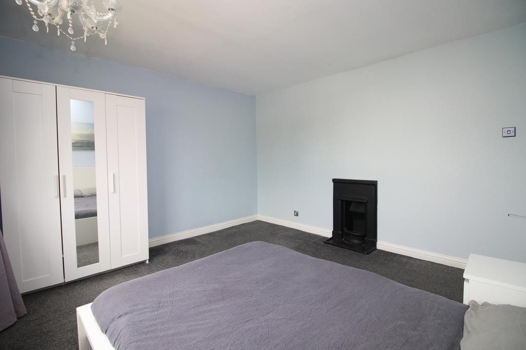 Bedroom, fireplace