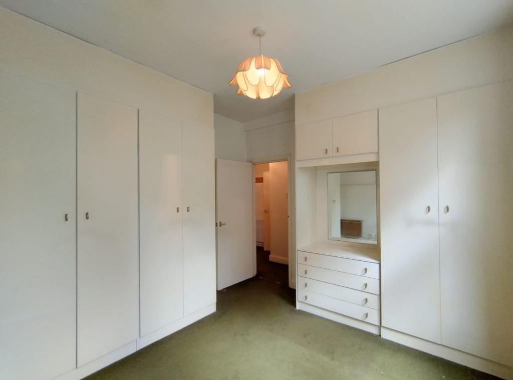Walk-in wardrobe