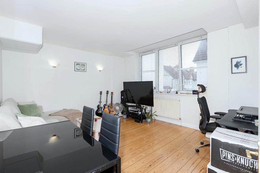 Apartment in Hove, Brighton and Hove - View 2