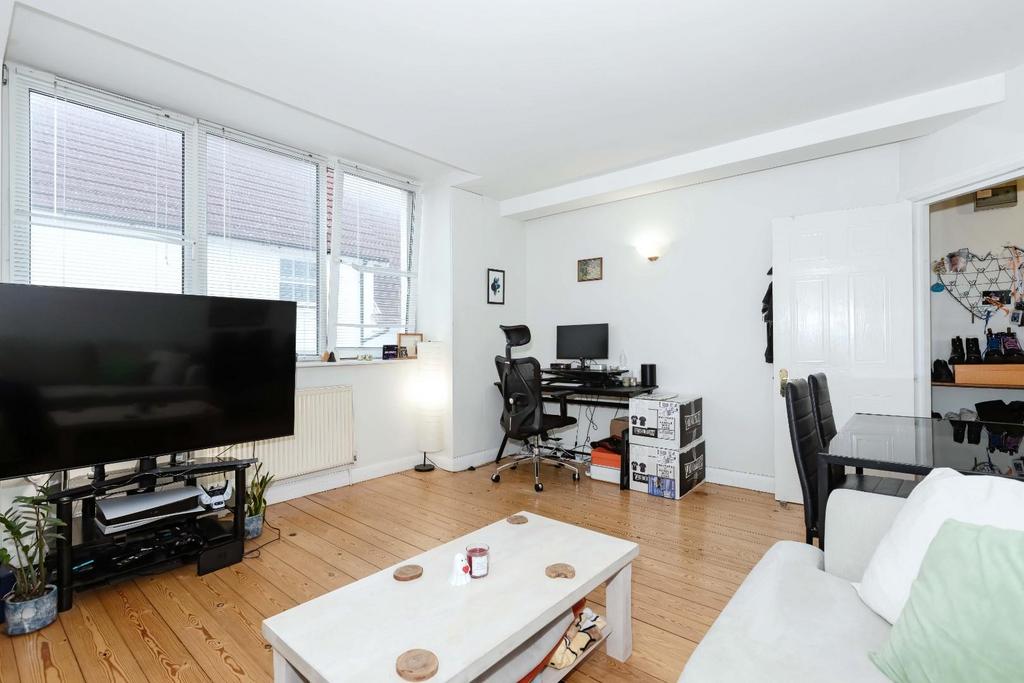 Apartment in Hove, Brighton and Hove - View 4