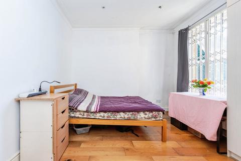 2 bedroom flat for sale, Whitchurch Lane, Edgware