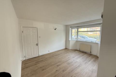 2 bedroom flat to rent, , FELTHAM, TW15