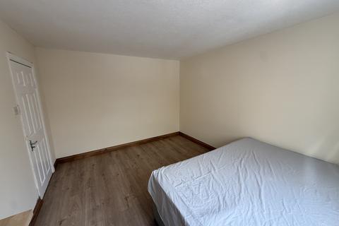 2 bedroom flat to rent, , FELTHAM, TW15