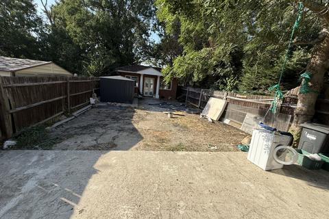 2 bedroom flat to rent, , FELTHAM, TW15