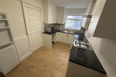 2 bedroom flat to rent, , FELTHAM, TW15