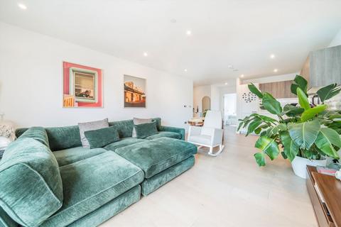 2 bedroom flat to rent, Clapham Road, London SW9