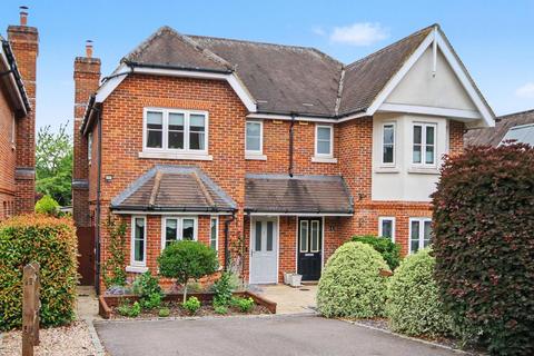LYNGARTH CLOSE, GREAT BOOKHAM, KT23