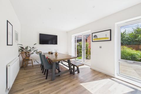 4 bedroom detached house for sale, Porter Close, Longlevens, Gloucester, Gloucestershire, GL2