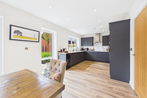 4 bedroom detached house for sale, Porter Close, Longlevens, Gloucester, Gloucestershire, GL2