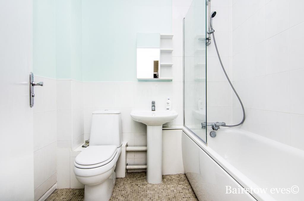 Apartment in Hornchurch - View 5