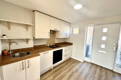 3 bedroom semi-detached house to rent, Alderman Close, Nottingham, NG9