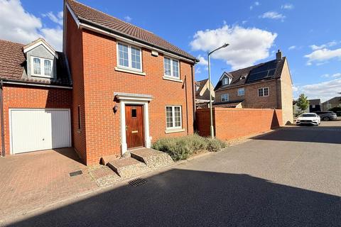 4 bedroom semi-detached house to rent, Damson Close, Bury St. Edmunds IP28