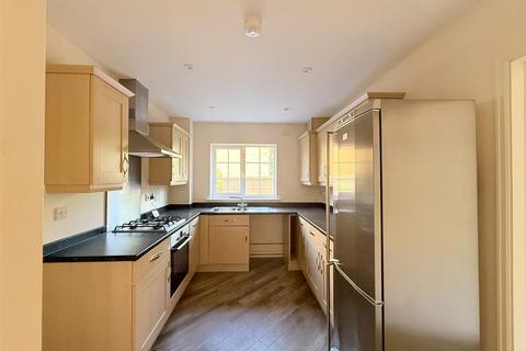 4 bedroom semi-detached house to rent, Damson Close, Bury St. Edmunds IP28