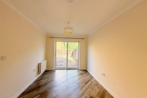 4 bedroom semi-detached house to rent, Damson Close, Bury St. Edmunds IP28