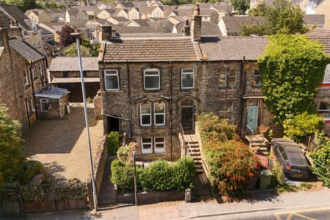 2 bedroom end of terrace house for sale, Halifax Road, Huddersfield, HD3