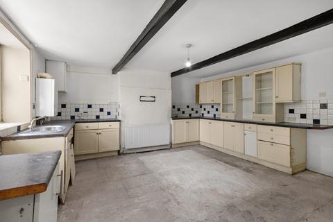 2 bedroom end of terrace house for sale, Halifax Road, Huddersfield, HD3