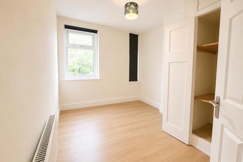 2 bedroom flat to rent, London Road, Isleworth TW7