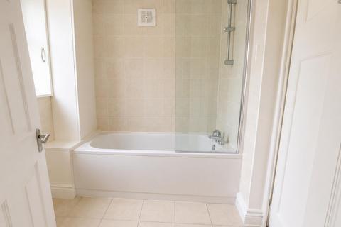 2 bedroom flat to rent, London Road, Isleworth TW7