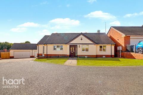 3 bedroom detached bungalow for sale, Savernake Road, Leicester