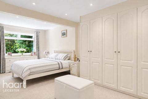 3 bedroom detached bungalow for sale, Savernake Road, Leicester