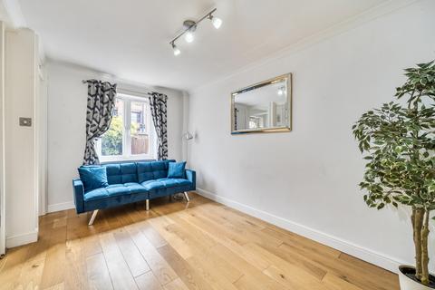 2 bedroom house to rent, Francis Close, London, E14