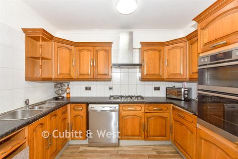 2 bedroom terraced house for sale, Bath Road, Southsea PO4