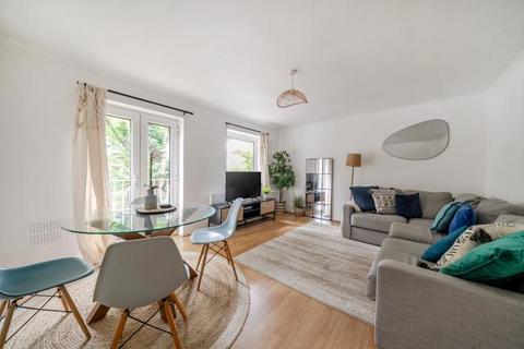 2 bedroom flat to rent, Alma Road, Windsor, SL4
