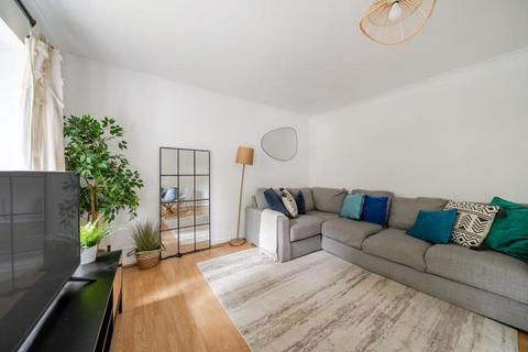 2 bedroom flat to rent, Alma Road, Windsor, SL4