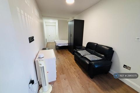 1 bedroom in a house share to rent, Langley Road, Slough, SL3