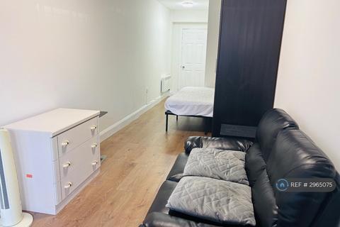 1 bedroom in a house share to rent, Langley Road, Slough, SL3