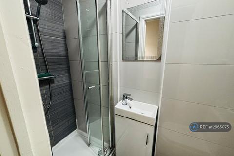 1 bedroom in a house share to rent, Langley Road, Slough, SL3