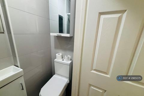 1 bedroom in a house share to rent, Langley Road, Slough, SL3