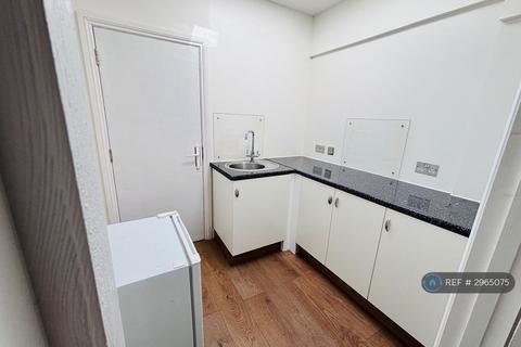 1 bedroom in a house share to rent, Langley Road, Slough, SL3