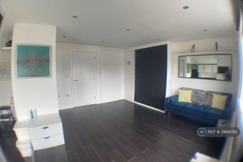 Studio to rent, Bellefields Road, London, SW9