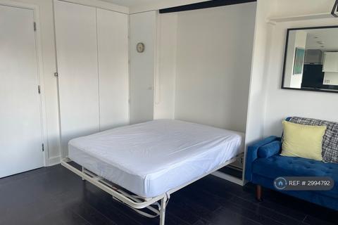 Studio to rent, Bellefields Road, London, SW9