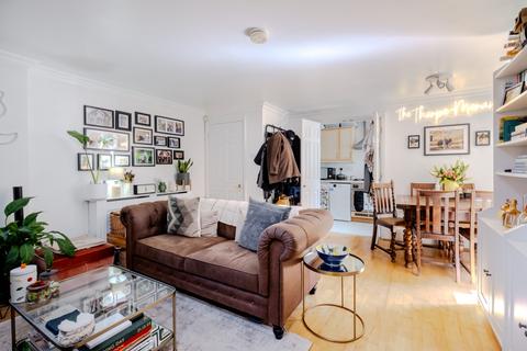 1 bedroom flat to rent, Redwood Mews London SW4