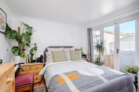 1 bedroom flat to rent, Redwood Mews London SW4