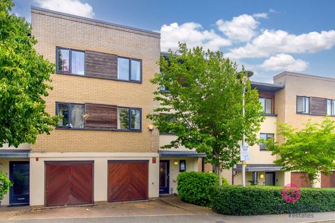4 bedroom semi-detached house to rent, Thirleby Road, London, NW7