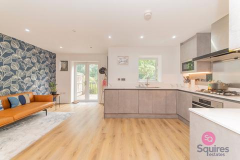 4 bedroom semi-detached house to rent, Thirleby Road, London, NW7