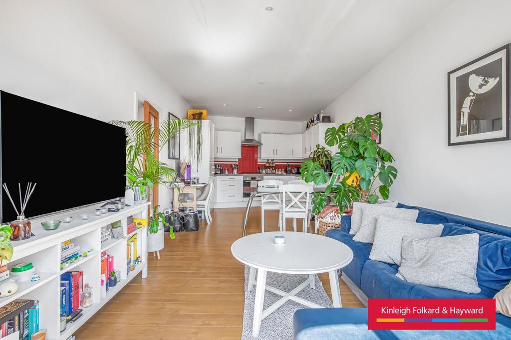 Apartment in London, Bells Gardens Estate, Peckham - View 2