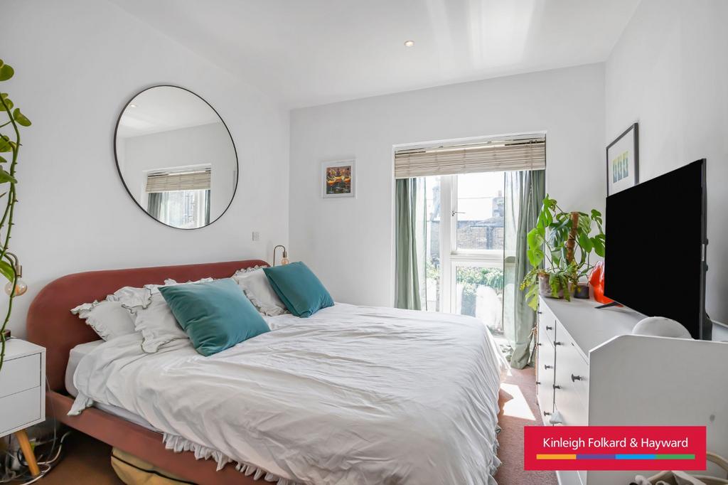 Apartment in London, Bells Gardens Estate, Peckham - View 3